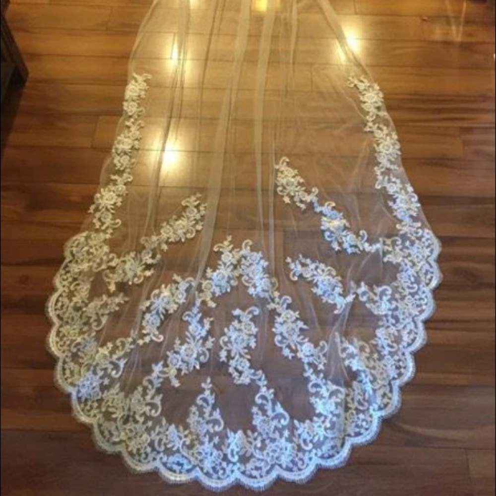 Wedding veil ivory